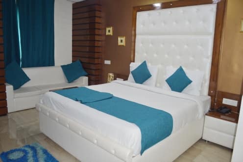 The Golden Oyster, Dehradun 4